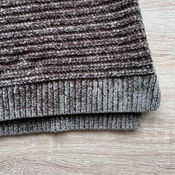 Boxy Chenille Sweater in Dark Green Warm Cozy - Picture 7 of 7